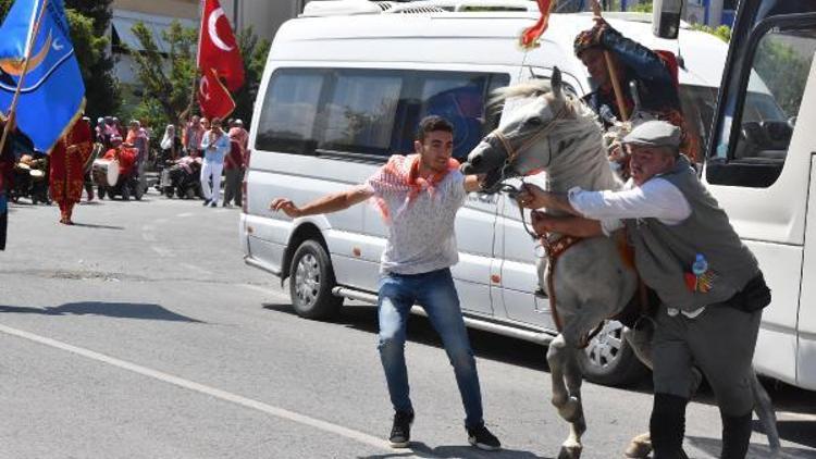 Yörük Türkmen şöleninde atlar, sahiplerine zor anlar yaşattı