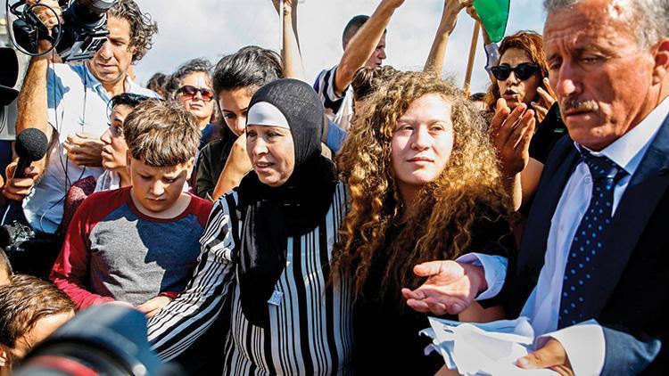 Filistinli cesur kız Ahed serbest
