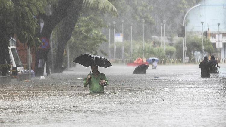 Hindistanda muson yağmurları 569 can aldı