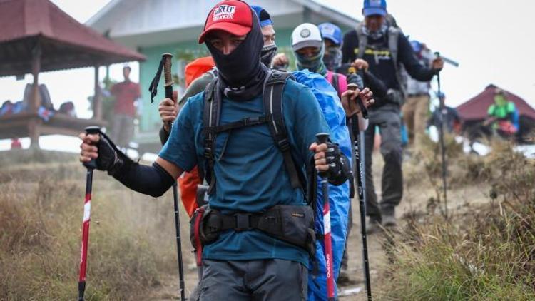 Rinjani Yanardağında mahsur kalan 500 dağcı kurtarıldı