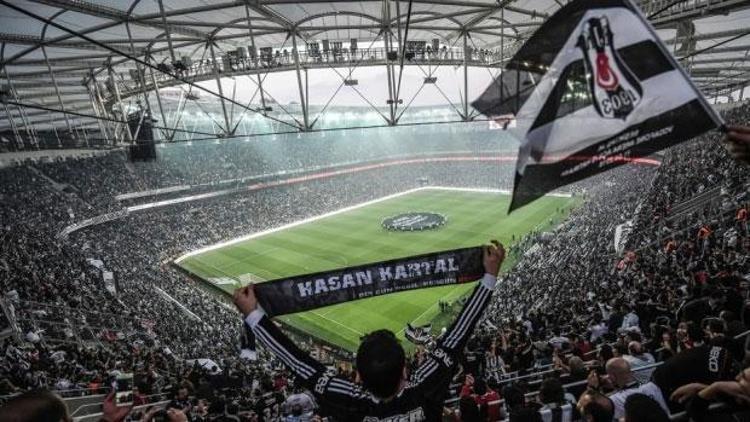 Beşiktaş taraftarıyla buluşuyor