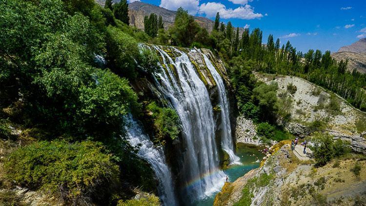 Tortum Şelalesi’ne ziyaretçi akını