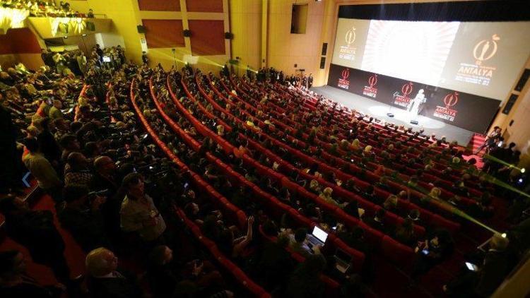 Sinemacılardan Altın Portakala protesto