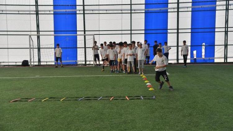 Diyarbakırda futbol kursundan 976 çocuk yararlanıyor