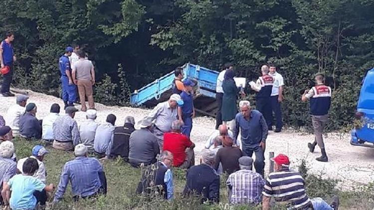 Şarampole devrilen traktördeki amca- yeğen öldü