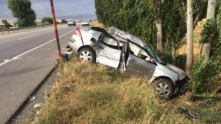 Erzincanda otomobil şarampole devrildi: 2 ölü, 3 yaralı