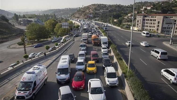 Ankarada zincirleme trafik kazası: Yaralılar var