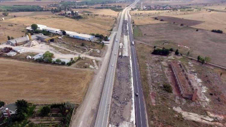 Kahramankazan-Ankara yolu genişletme çalışmaları sürüyor
