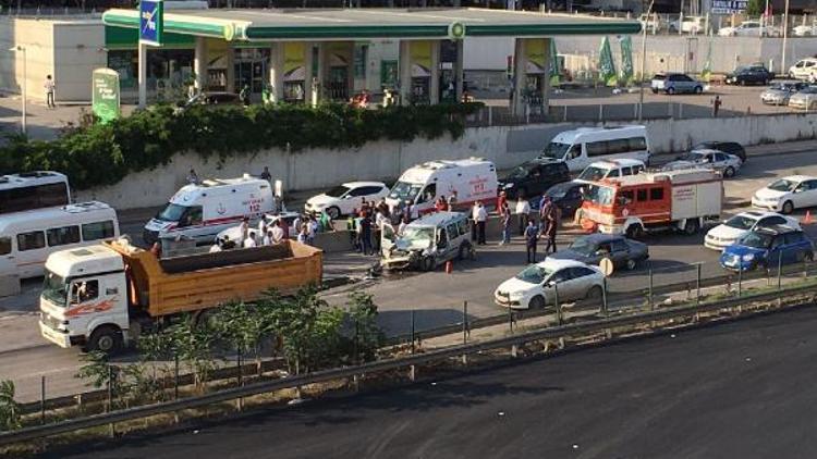 Gebze’de zincirleme trafik kazası: 1 ağır 4 yaralı