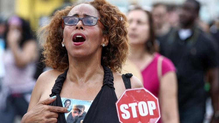 Chicagoda artan şiddet olayları protesto edildi