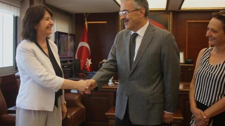 İzmirde HDP’lilerden vali ve belediye başkanına ziyaret