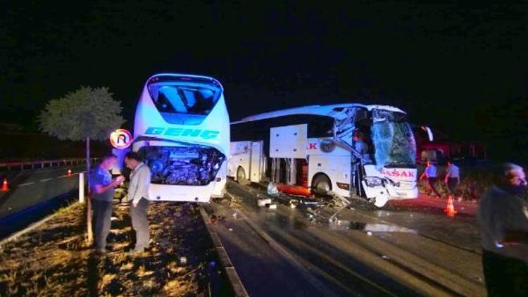 Çorumda iki yolcu otobüsü çarpıştı: 13 yaralı