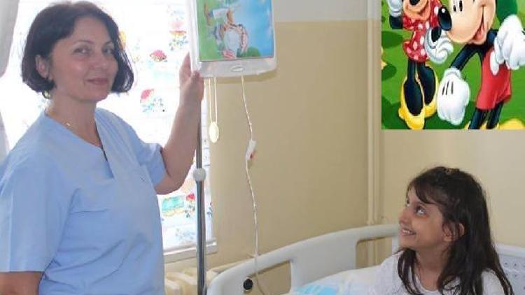Vize Devlet Hastanesinde çocuklar çizgi kahraman desteğiyle tedavi oluyor