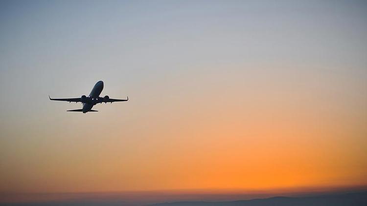 İstanbulda uçaklar ortalama 121 yolcuyla iniş kalkış yaptı