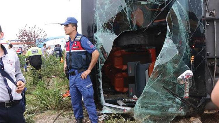 Manisada yolcu otobüsü devrildi: 1 ölü, 41 yaralı
