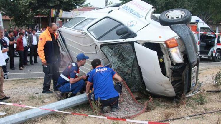 Afyonkarahisarda kazada ölen 2 kadın yan yana toprağa verildi