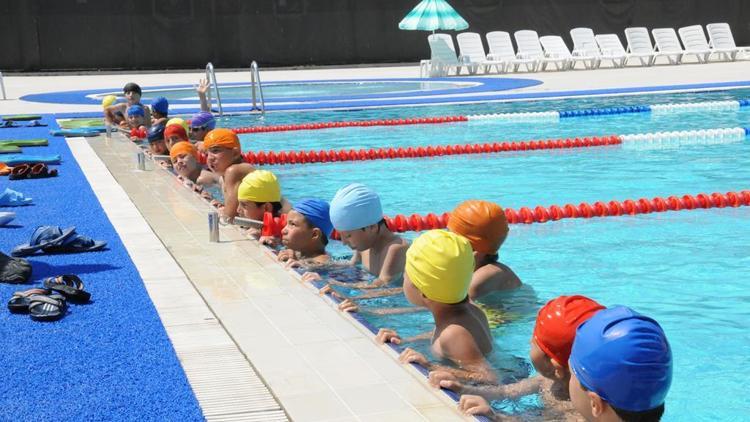 35 bin Keçiörenli  havuzlarda serinledi