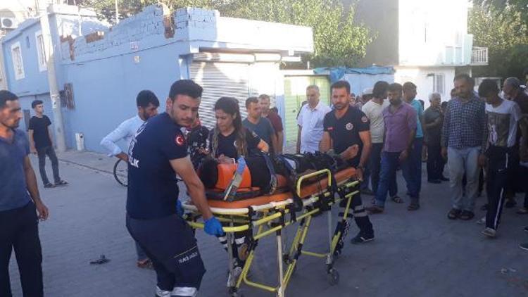 Traktörle çarpışan motosikletteki Suriyeliler yaralandı