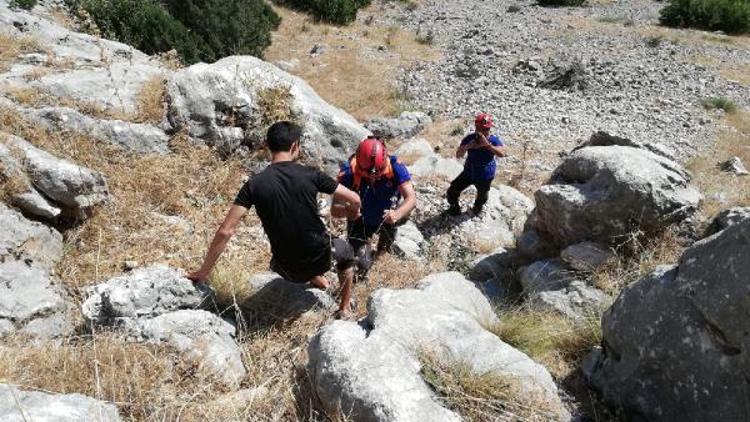 Uygur Türkü iki öğrenci, doğa gezisi için çıktıkları dağda mahsur kaldı