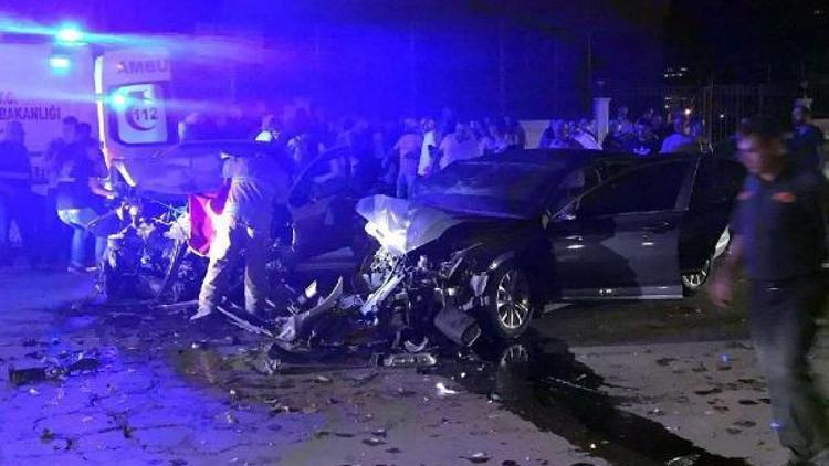 Ödemişte iki otomobil çarpıştı: 1 ölü, 5 yaralı