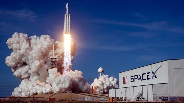SpaceX ile Boeingin insanlı uzay uçuşlarına gelecek yıl başlanacak