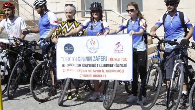 Kadın bisikletçiler Türk bayrağını Ankaraya götürüyor