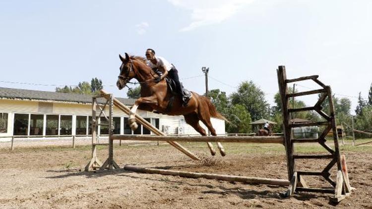 Antalya Emniyetinin Kraliçe adlı atı, ikinci emekliliğini bekliyor