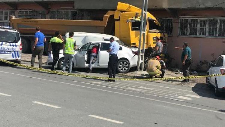 ek fotoğraflar// Başakşehirde hafriyat kamyonu dehşeti