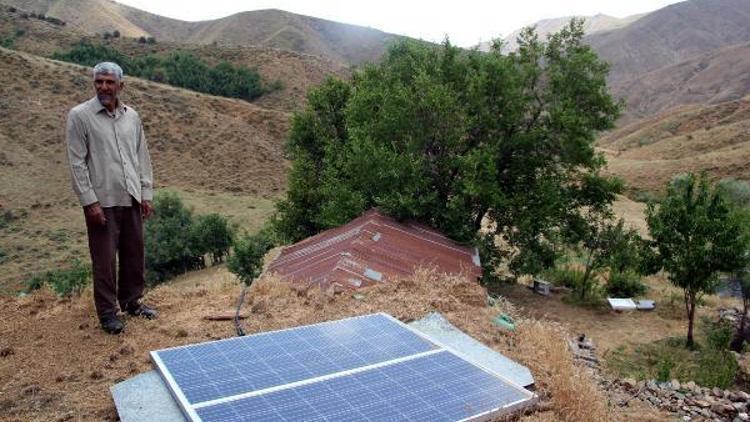 Köylerine elektrik gelmeyince, kendi elektriklerini ürettiler