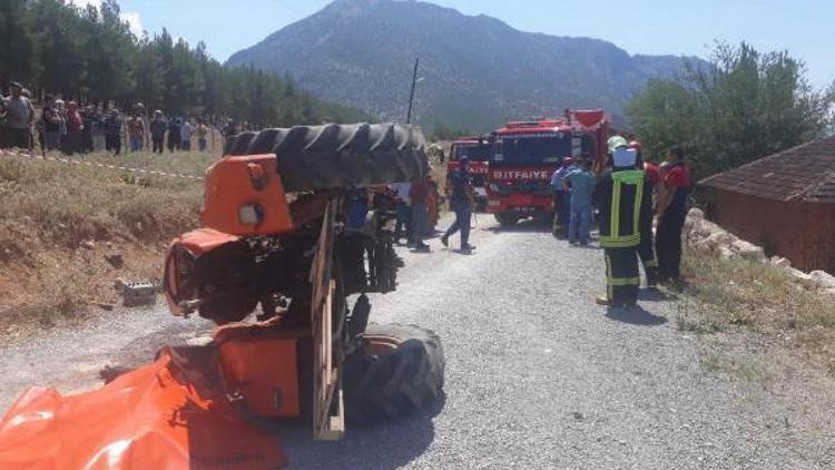 Traktör devrildi; kayınvalide öldü, gelini ve torunu yaralı