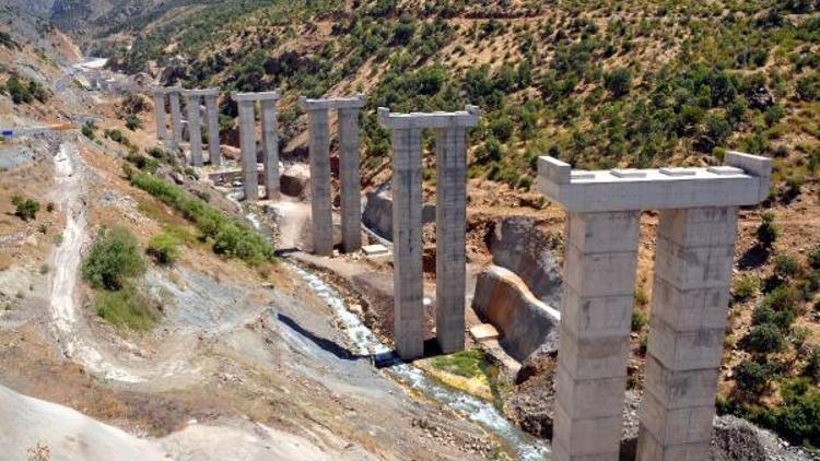 Vali Ustaoğlu,duble yol ve viyadük çalışmalarını denetledi