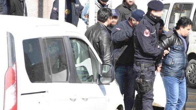İzmirdeki 22 sanıklı DEAŞ davasında tahliye taleplerine ret