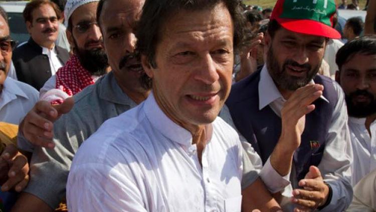 Pakistanda İmran Hanın başbakanlığı tehlikeye girdi