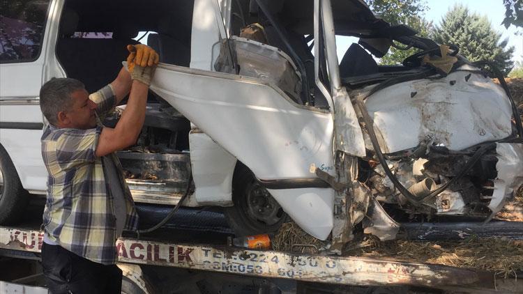 Tarım işçilerini taşıyan minibüs şarampole yuvarlandı: 7 yaralı