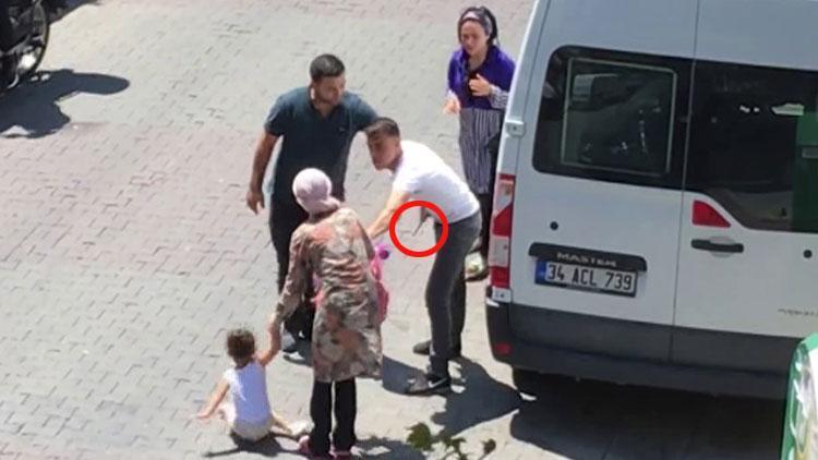İstanbulda sokak ortasında panik anları... Çocuğunun gözü önünde bıçak çekti