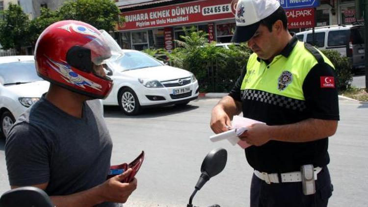 Tarsusta trafik uygulamaları sürüyor