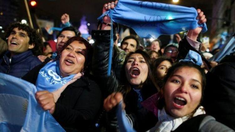Arjantinde meclis kürtajla ilgili yasa tasarısını reddetti