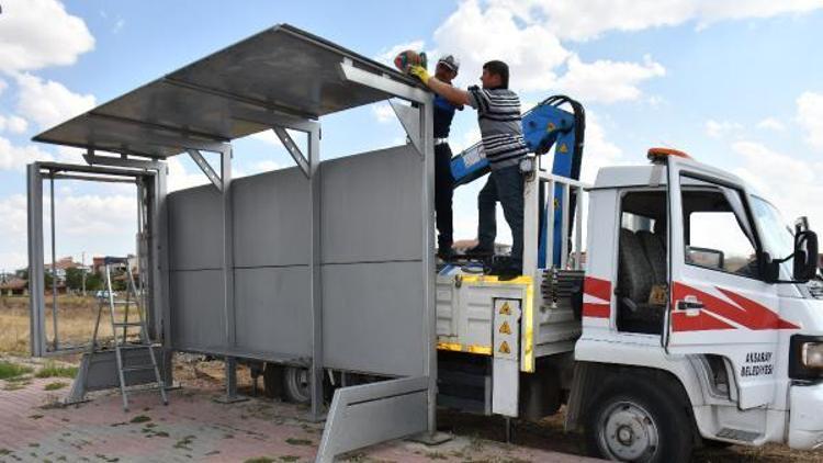 Aksarayda durakların bakım ve onarımı yapılıyor