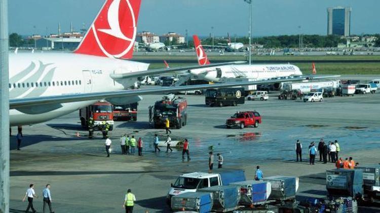 FOTOĞRAF EK //Atatürk Havalimanı apronunda kaza