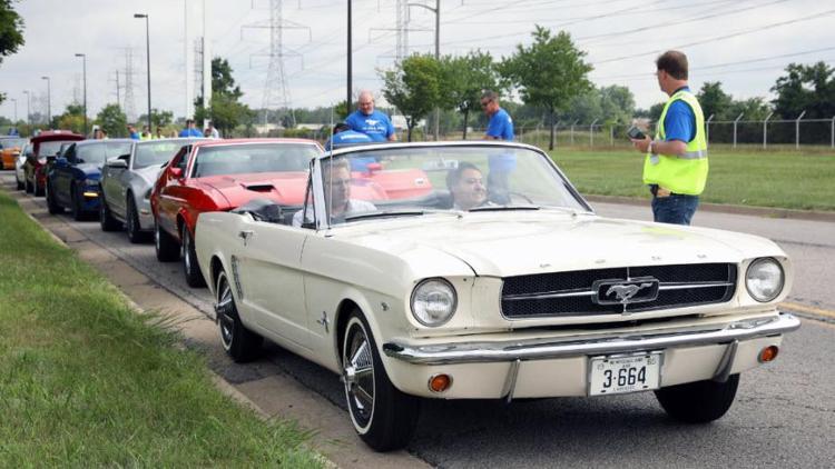 10 milyonuncu Ford Mustang banttan indi