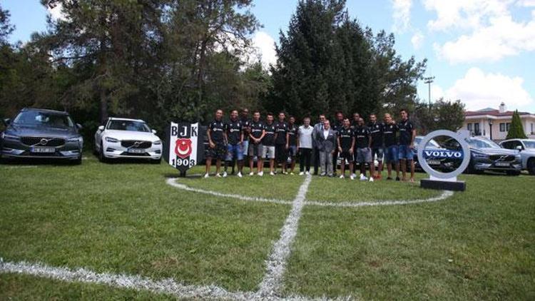 Beşiktaşlı futbolculara araba hediyesi