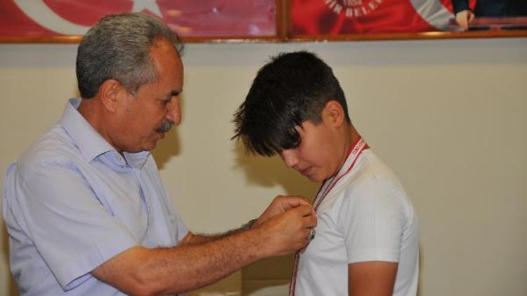 Akşehir Belediyesinden, başarılı sporculara ödül
