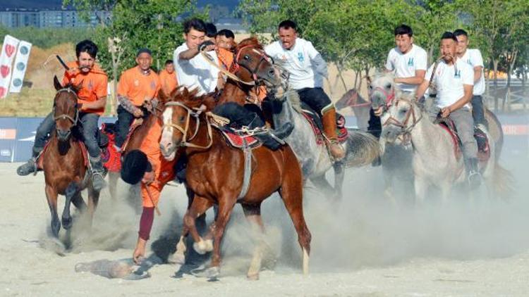 Türk Oyunları Festivalinde gökbörü heyecanı