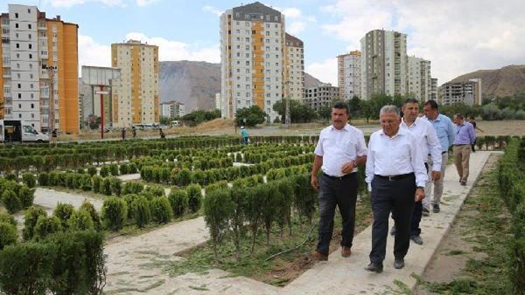 Başkan Büyükkılıç, labirent parkını inceledi