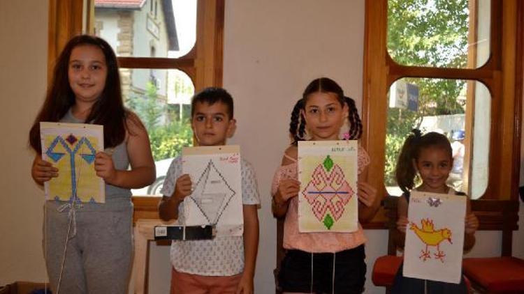 Anadoluya özgü motifler çocukların parmaklarında hayat buldu