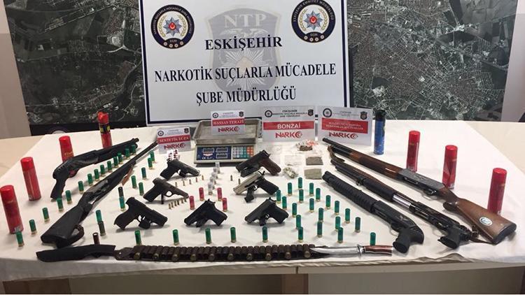 Eskişehir’de 200 polis ve drone’la uyuşturucu operasyonu
