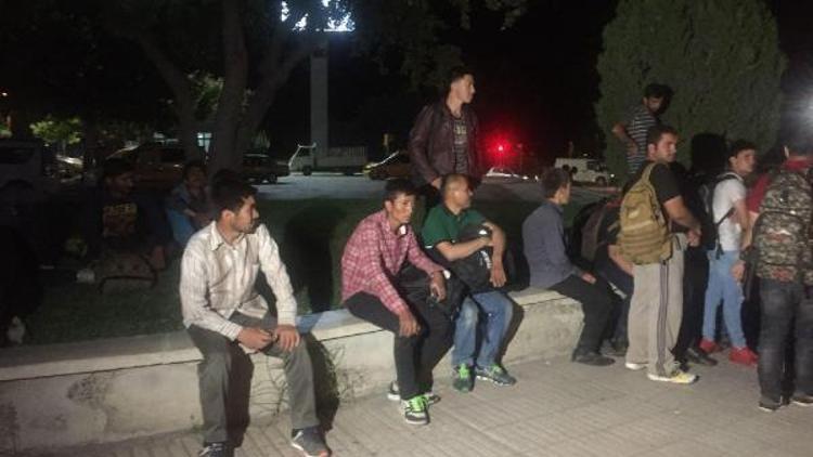 50 Afgan kaçak, İstanbul yerine Elazığa bırakıldı