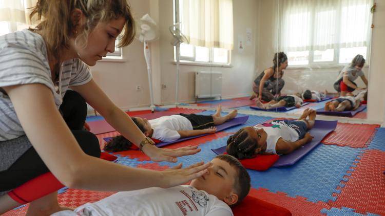 Özel çocuklara yoga ile terapi