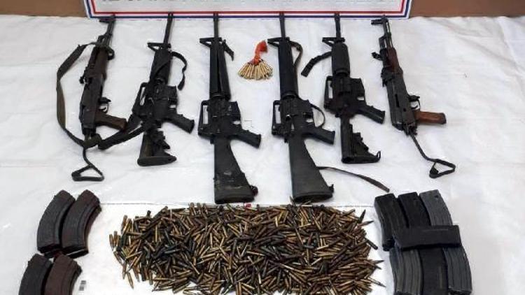 Tuncelide öldürüle 10 teröriste ait silah ve mühimmatlar ele geçirildi