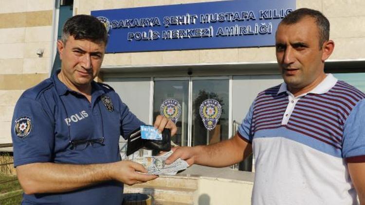 Polis, kayıp cüzdanın sahibini indirim kartından buldu